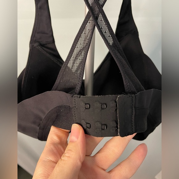 Lululemon 34C Black Lightweight Racerback Adjustable Straps Bra - Picture 6 of 7